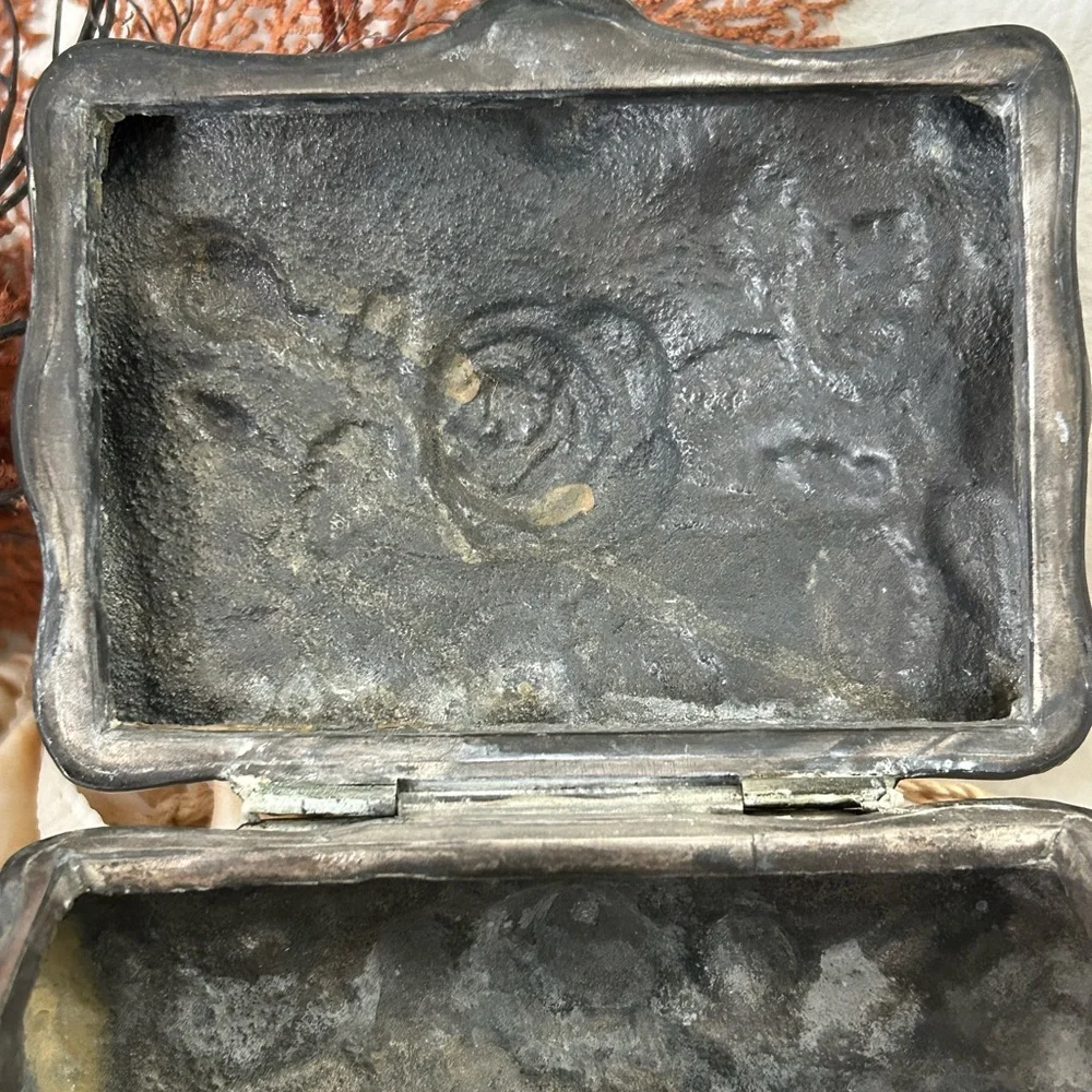 Roger’s Silverplate Co. Floral Roses Jewelry Trinket Box. 3 1/2” H. Vintage
